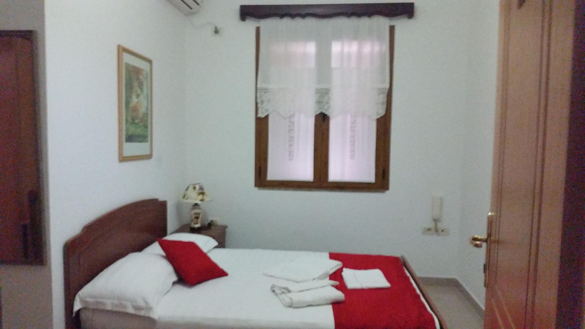 Hotel Berati Εξωτερικό φωτογραφία