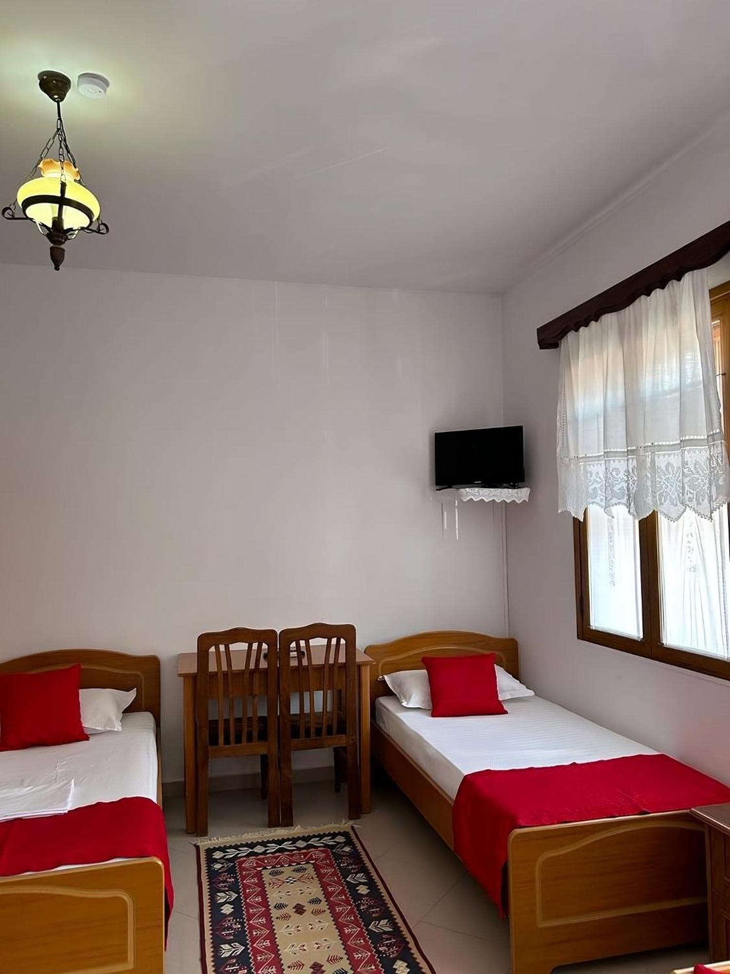 Hotel Berati Εξωτερικό φωτογραφία