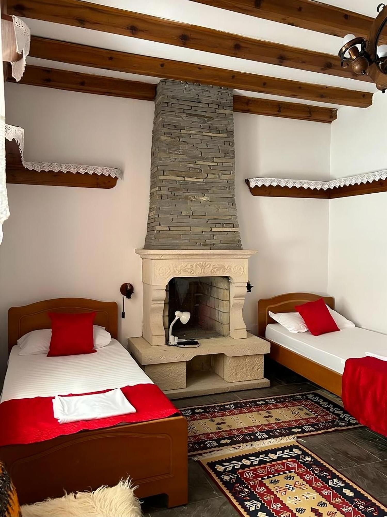 Hotel Berati Εξωτερικό φωτογραφία
